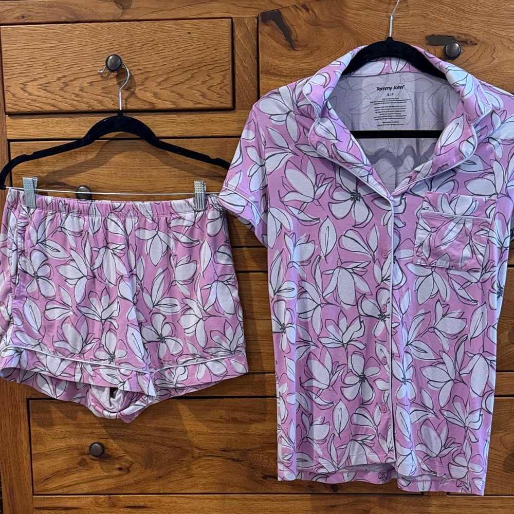 Tommy John Women's Floral Pink and White Pajama Set